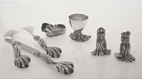 Dinner pieces, napkin ring, egg cup, salt & pepper set. - © Lauret Studio