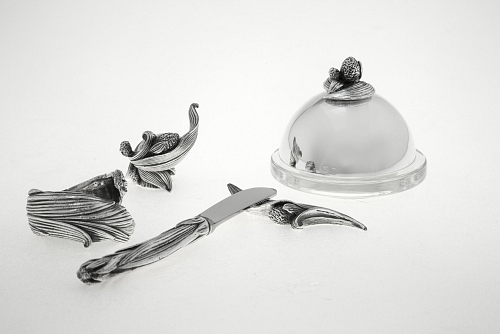 Table accessories, egg cup, napkin ring, rest knife, spreader - © Lauret Studio