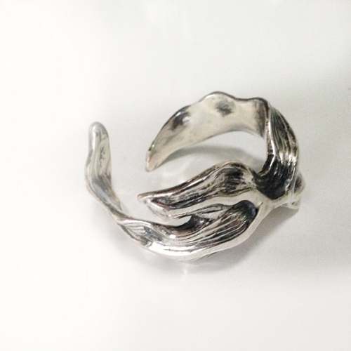 nUTOPIA napkin ring, silver-plated bronze - © Lauret Studio